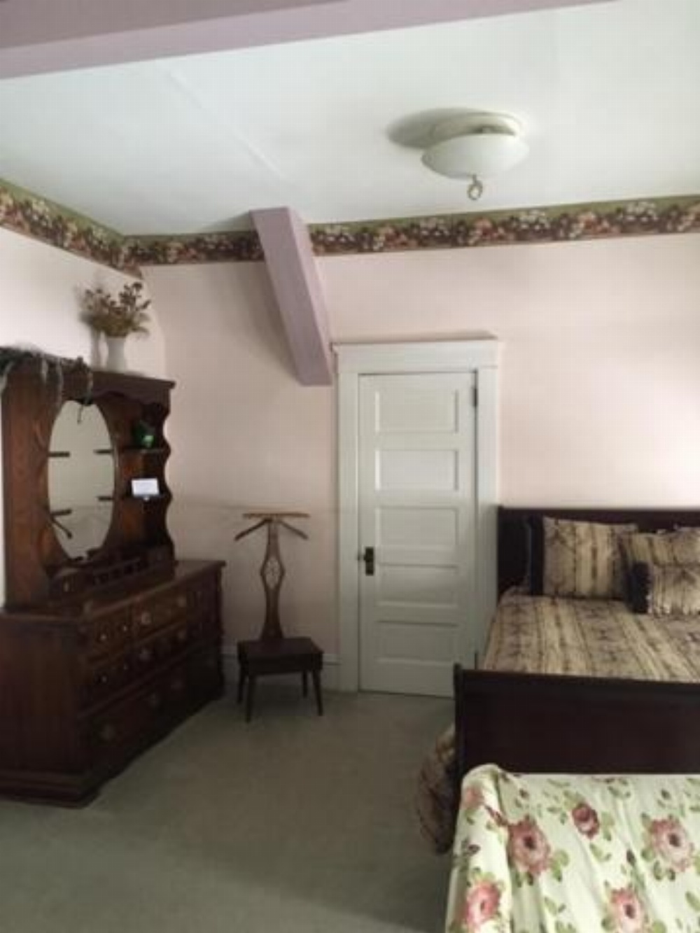 Victorian Charm Inn Image 23